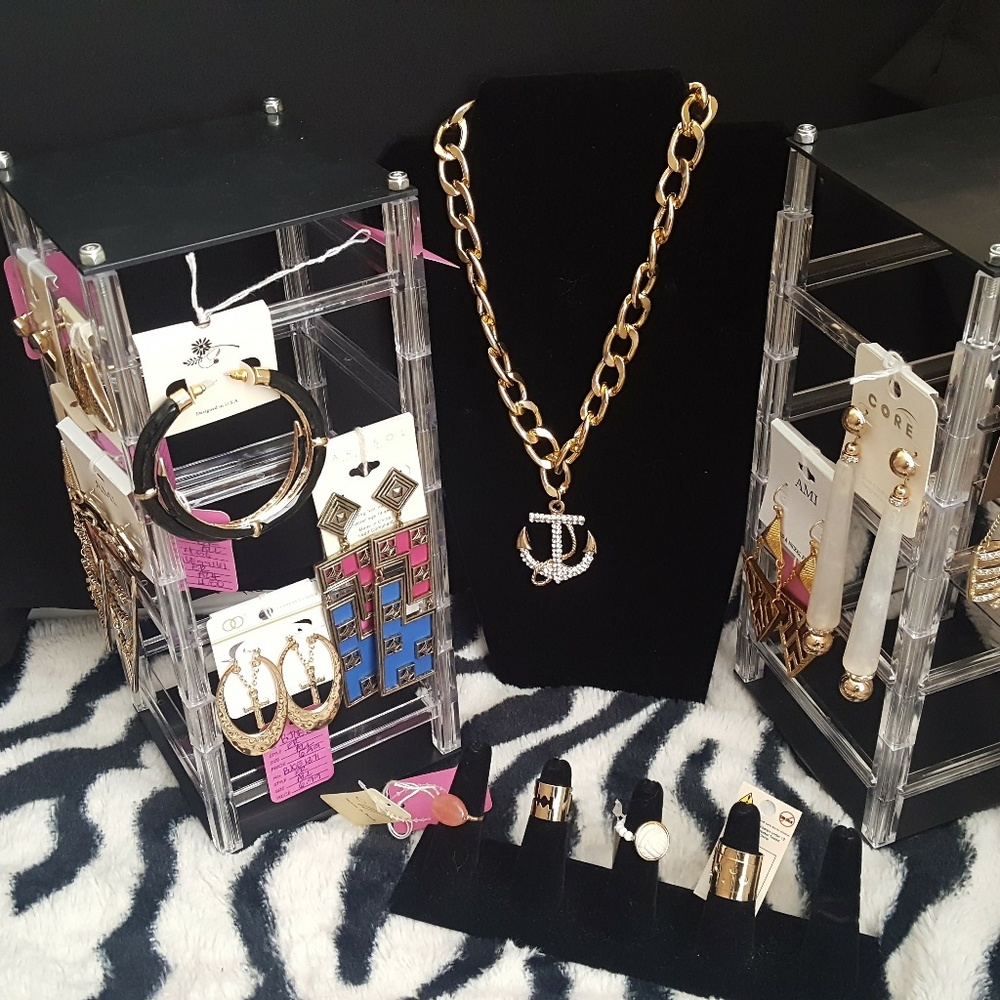 Accessories - Picture 1 of 4